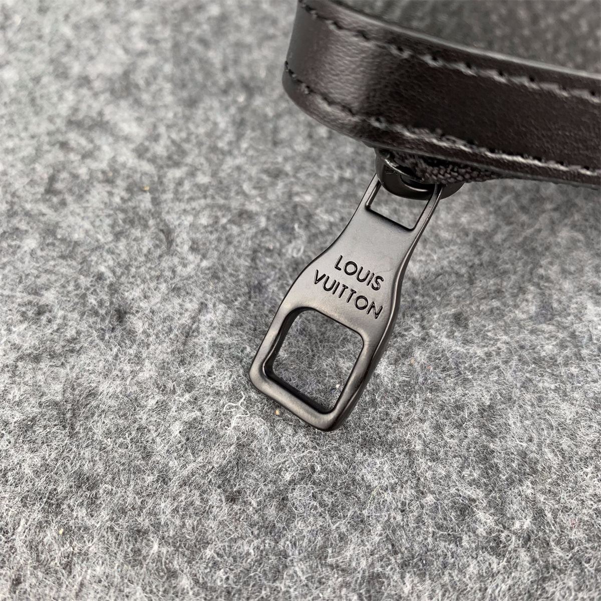 LV Horizontal Zippy Wallet 'Black'
