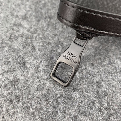 LV Horizontal Zippy Wallet 'Black'