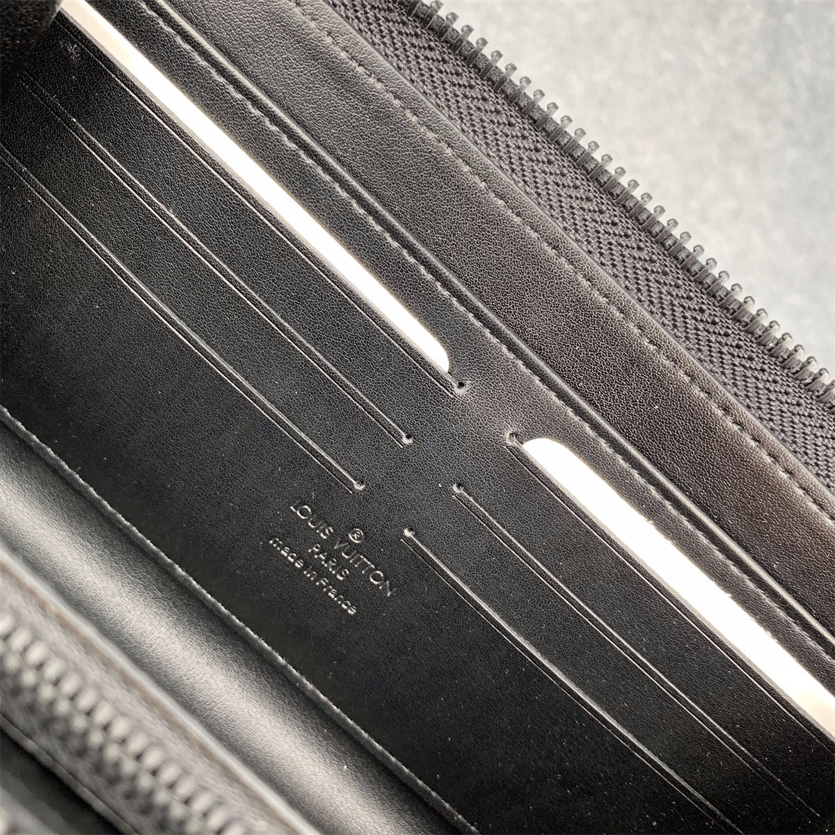 LV Horizontal Zippy Wallet 'Black'