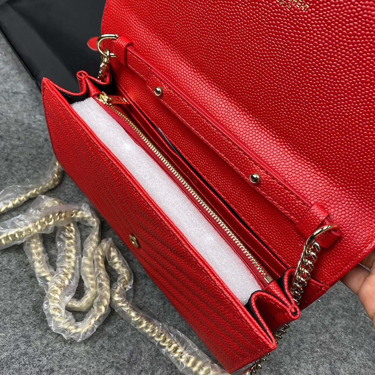 YSL Chain Wallet Matelasse Grain de Poudre Gold-tone 'Eros Red'