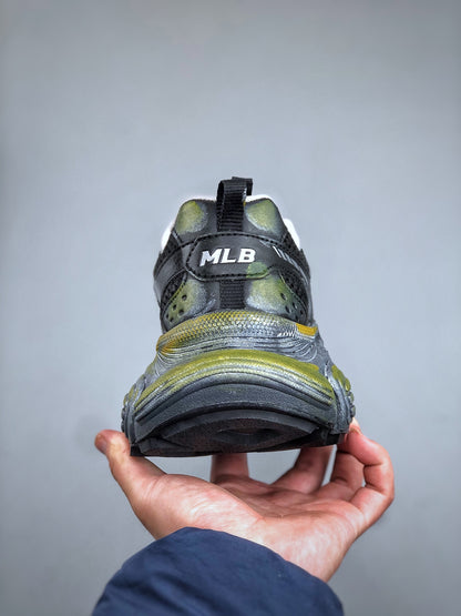 MLB New York Yankees Chunky Runner "Vintage Distressed" Sneakers