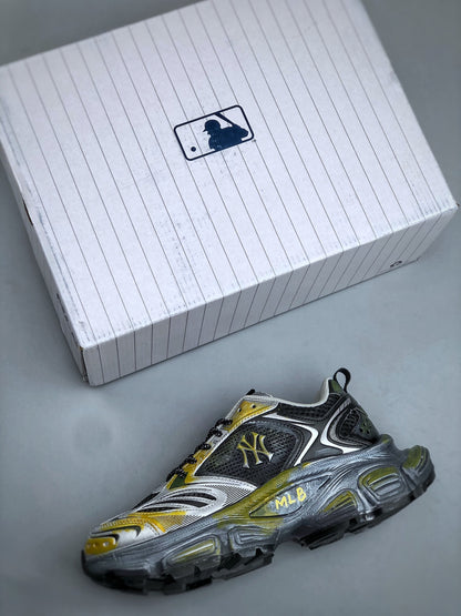 MLB New York Yankees Chunky Runner "Vintage Distressed" Sneakers