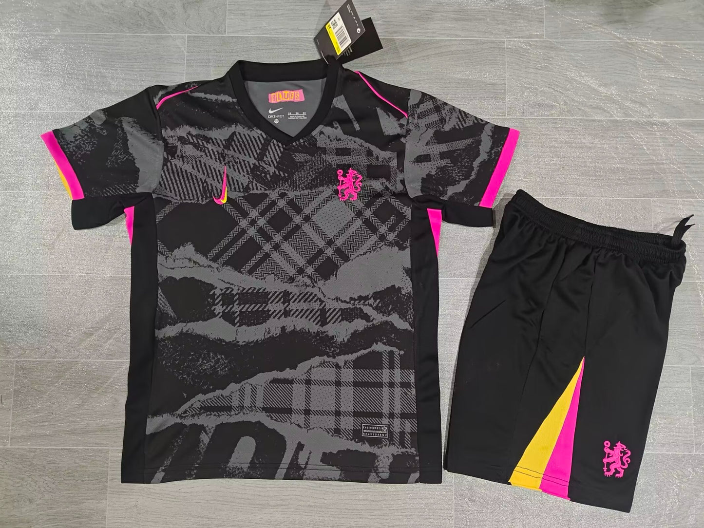 KIDS Chelsea FC “Street Art” Special Edition Kit (Jersey & Shorts Set)