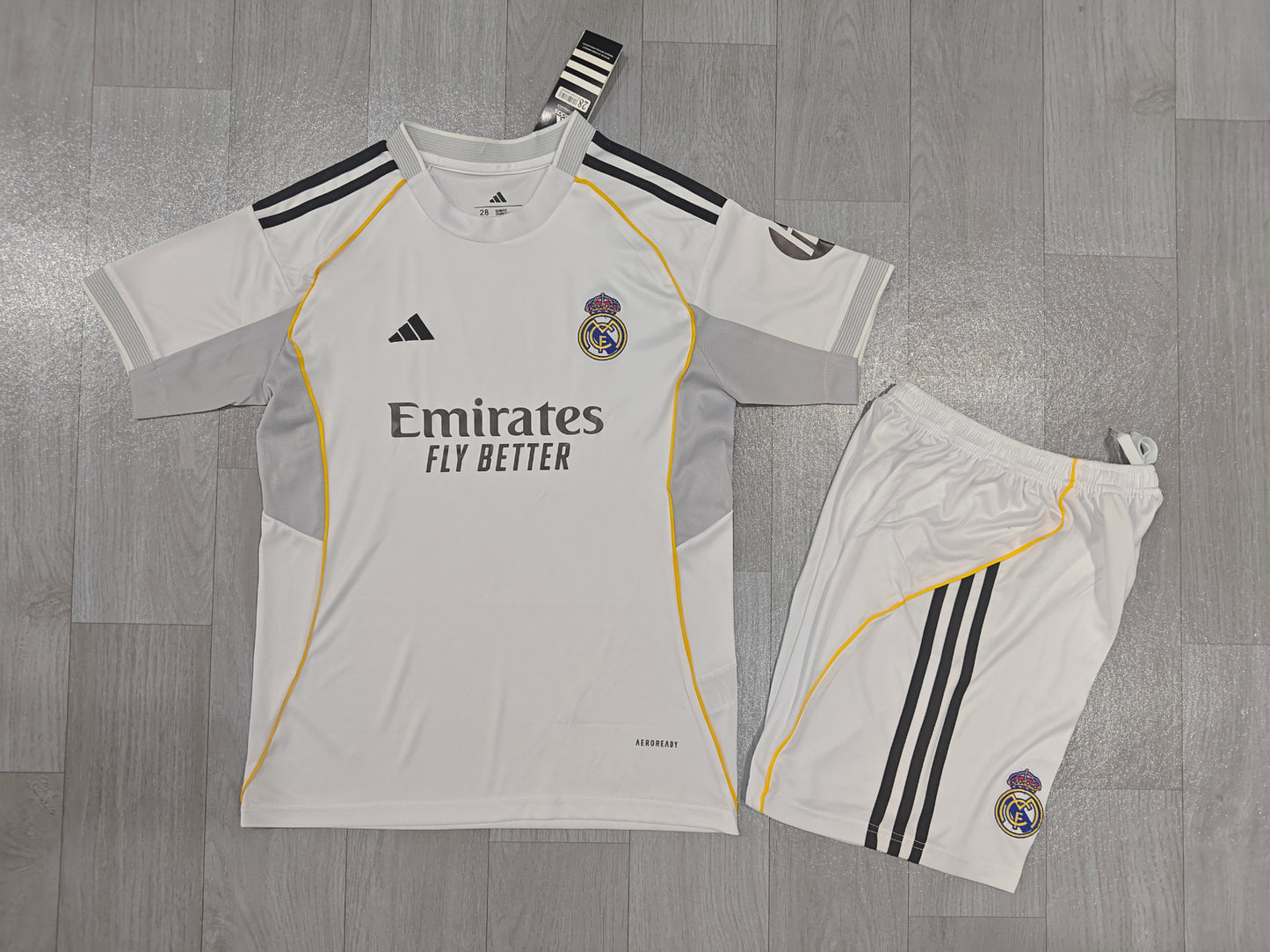 KIDS Real Madrid 2025/26 Home Kit (Jersey & Shorts Set)