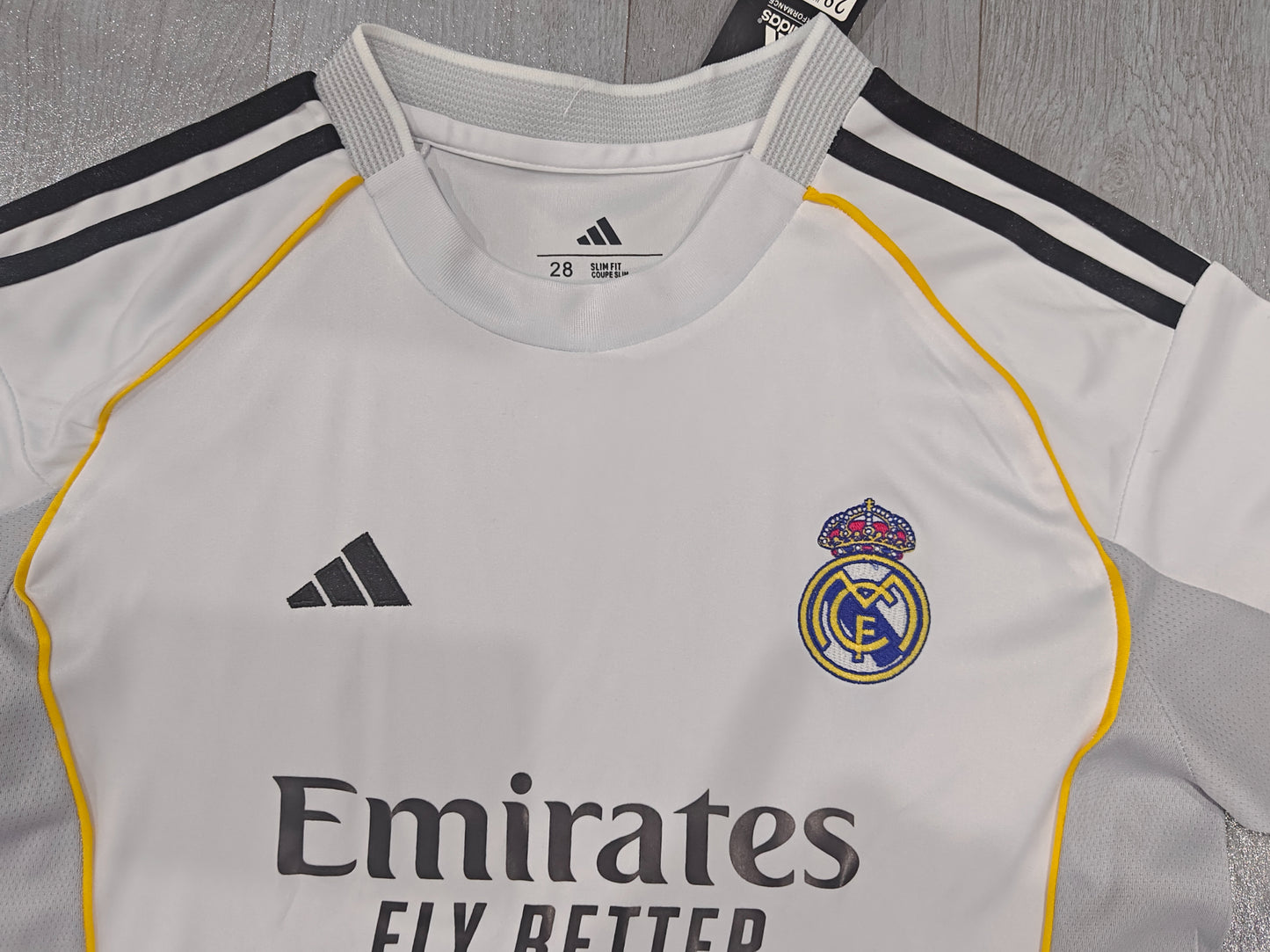 KIDS Real Madrid 2025/26 Home Kit (Jersey & Shorts Set)