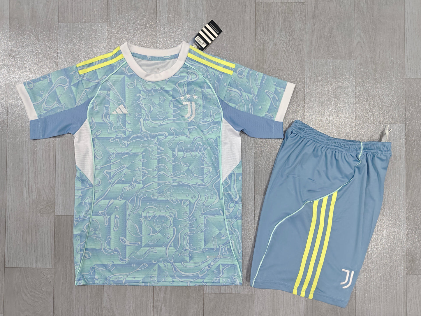 KIDS Juventus 2025/26 Away Kit (Jersey & Shorts Set)