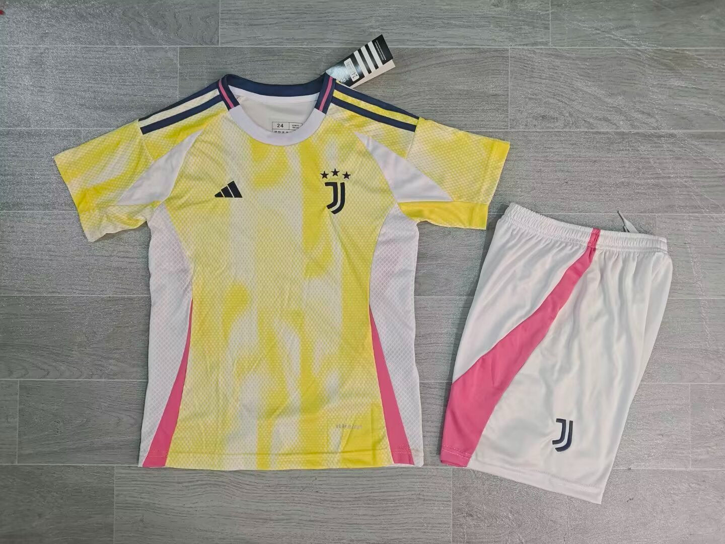 KIDS Juventus Away Kit (Jersey & Shorts Set)
