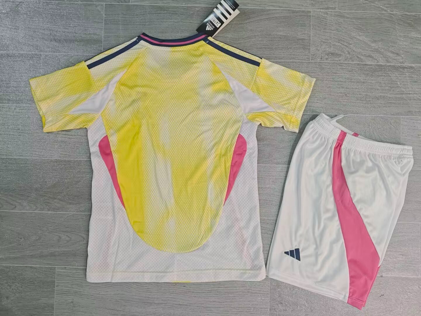 KIDS Juventus Away Kit (Jersey & Shorts Set)