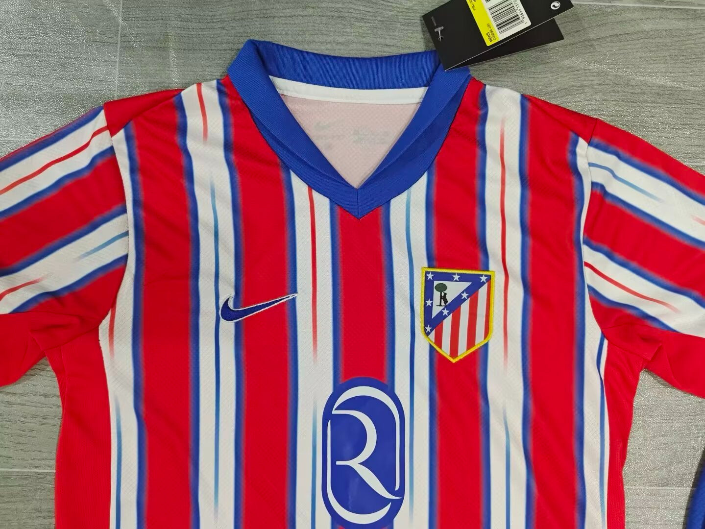 KIDS Atletico Madrid Home Kit (Jersey & Shorts Set)