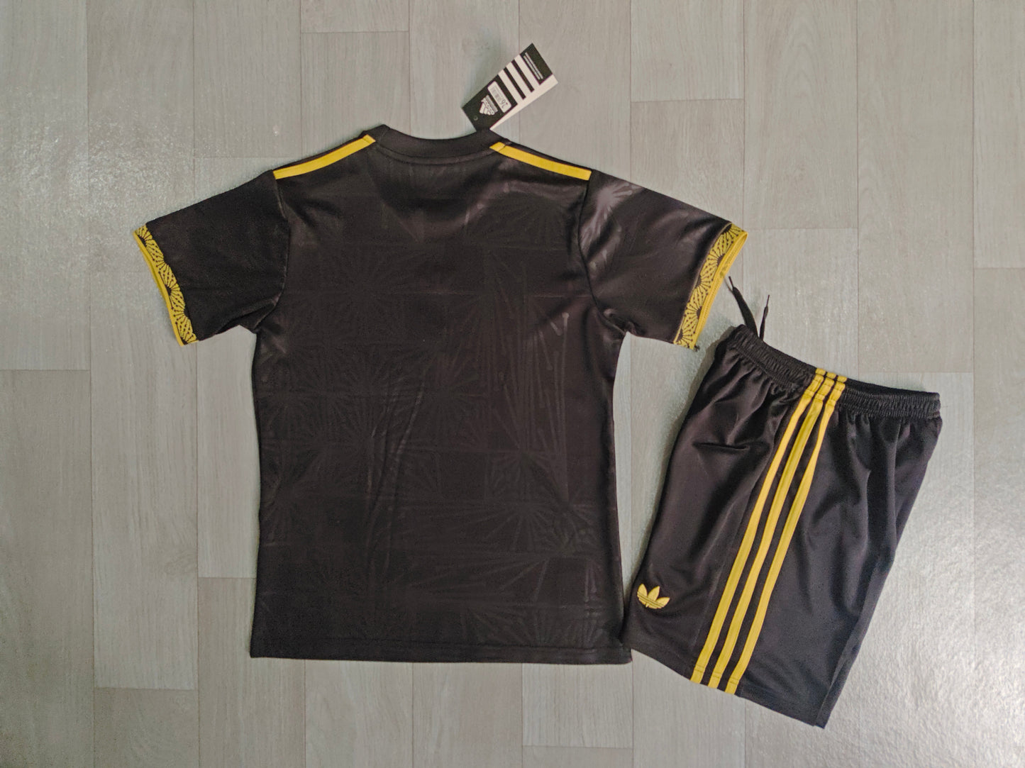 Mexico National Team “México de Oro” Special Edition Kit (Jersey & Shorts Set)