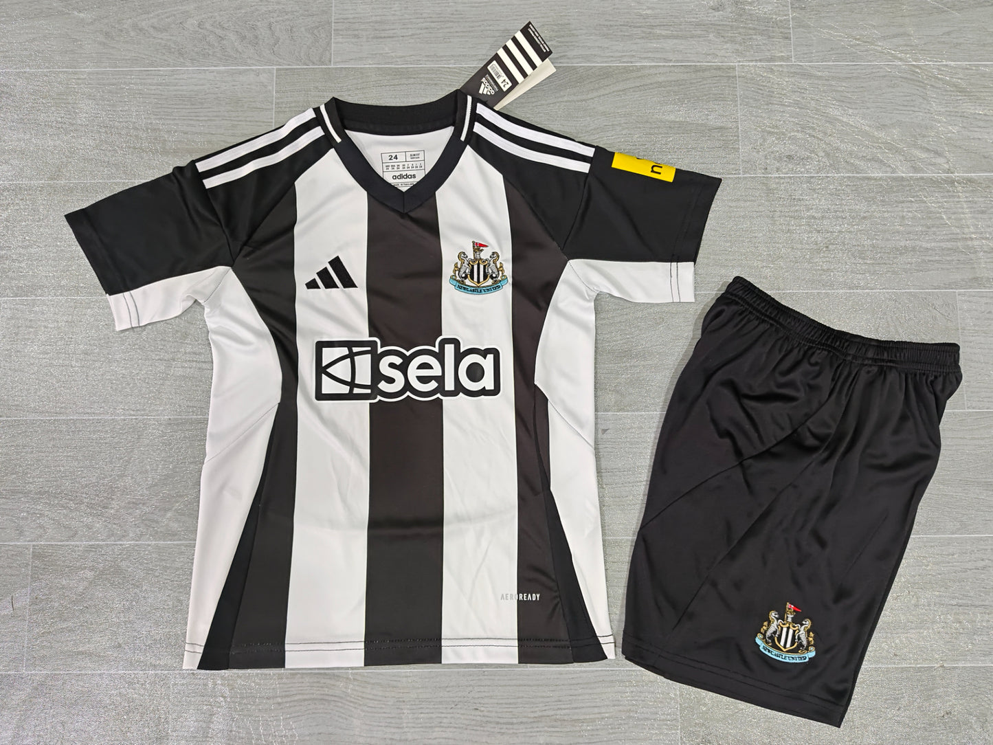 KIDS Newcastle United FC 2024/25 Home Stadium Kit Set (Kids/Youth)