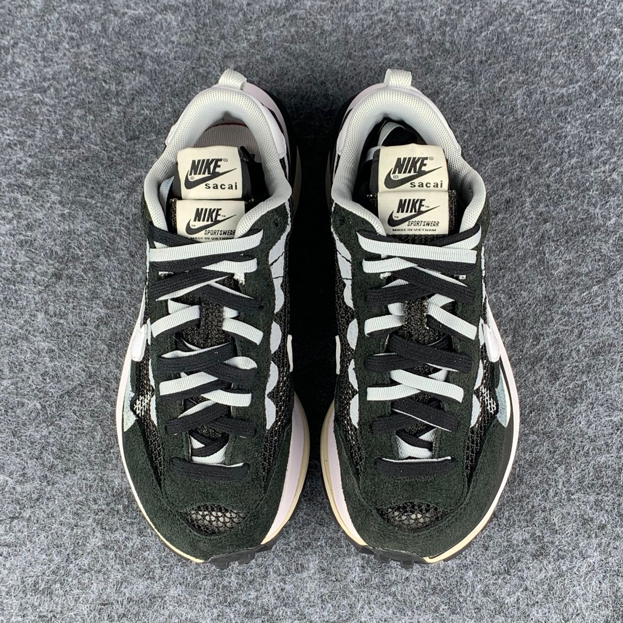 Sacai x VaporWaffle 'Black White'