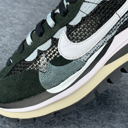 Sacai x VaporWaffle 'Black White'