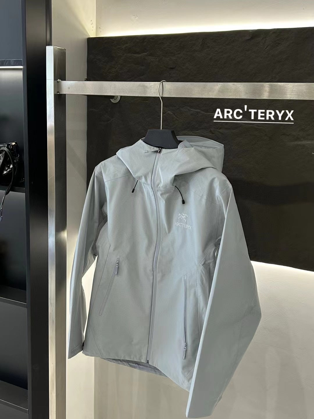 Arc'teryx Men's Beta Jacket 'Light Gray'