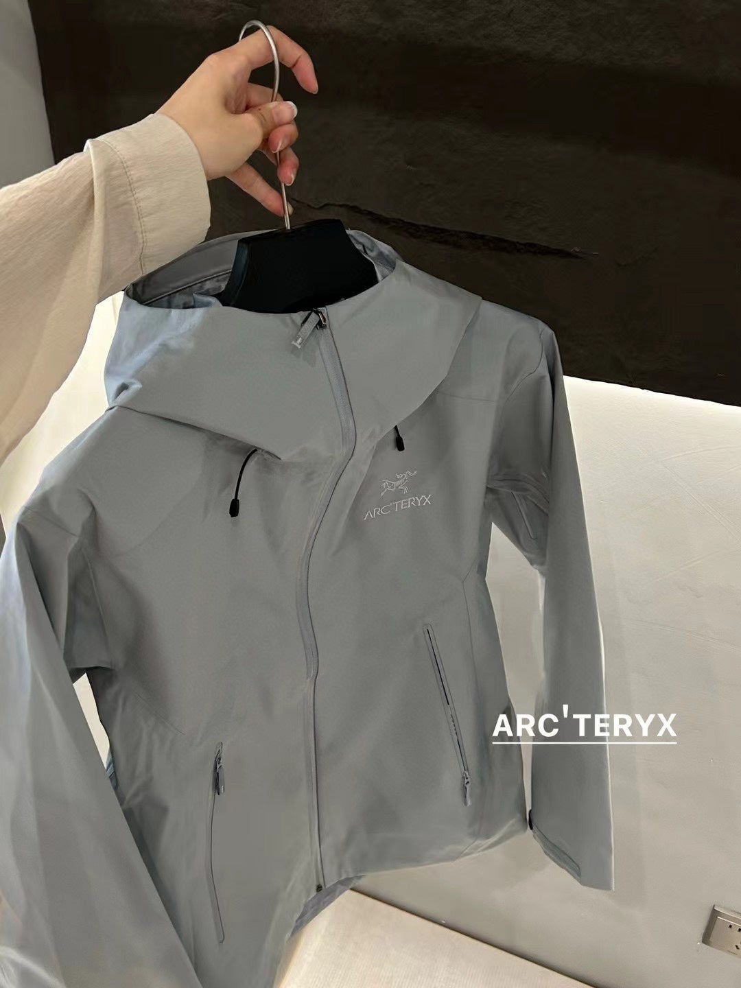 Arc'teryx Men's Beta Jacket 'Light Gray'