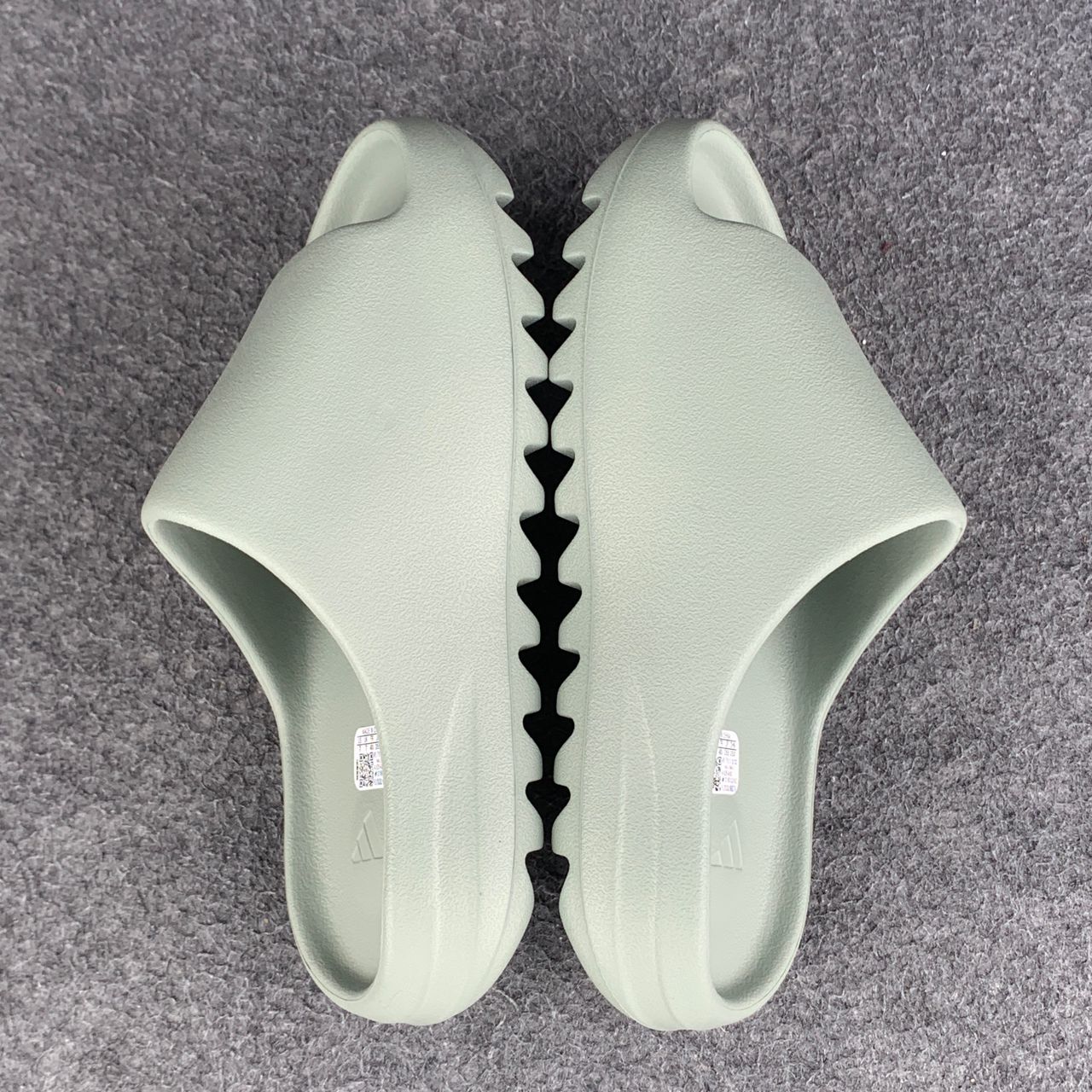 Yeezy Slides 'Salt'