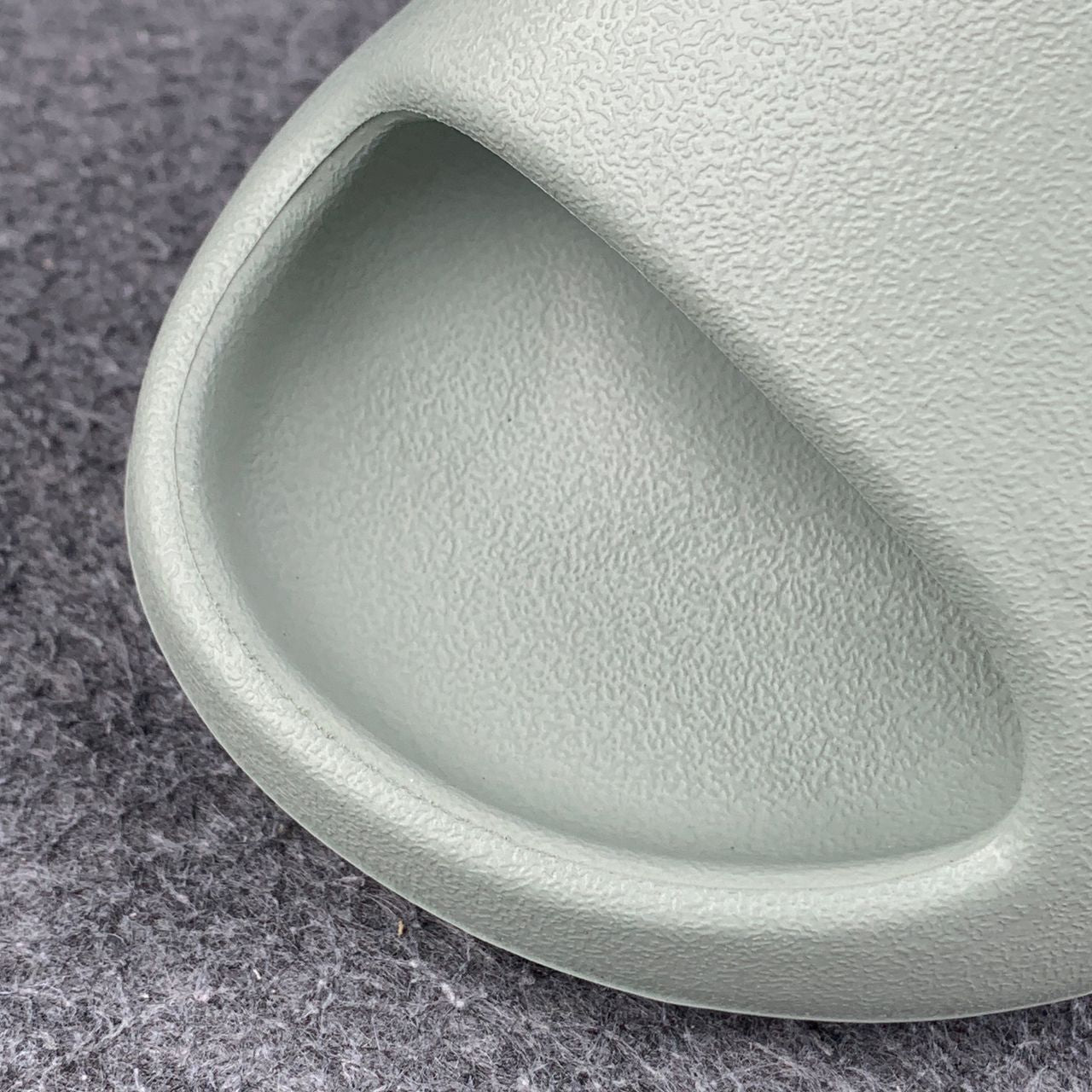 Yeezy Slides 'Salt'