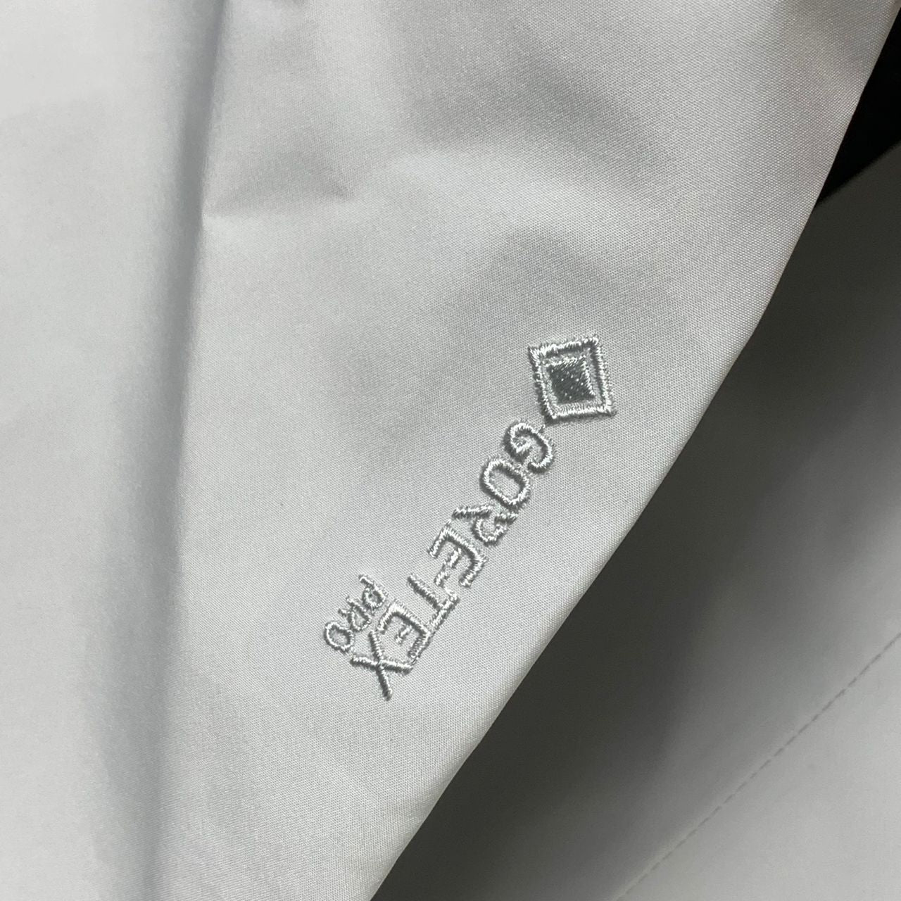 Arc'teryx Alpha SV Jacket 'White'