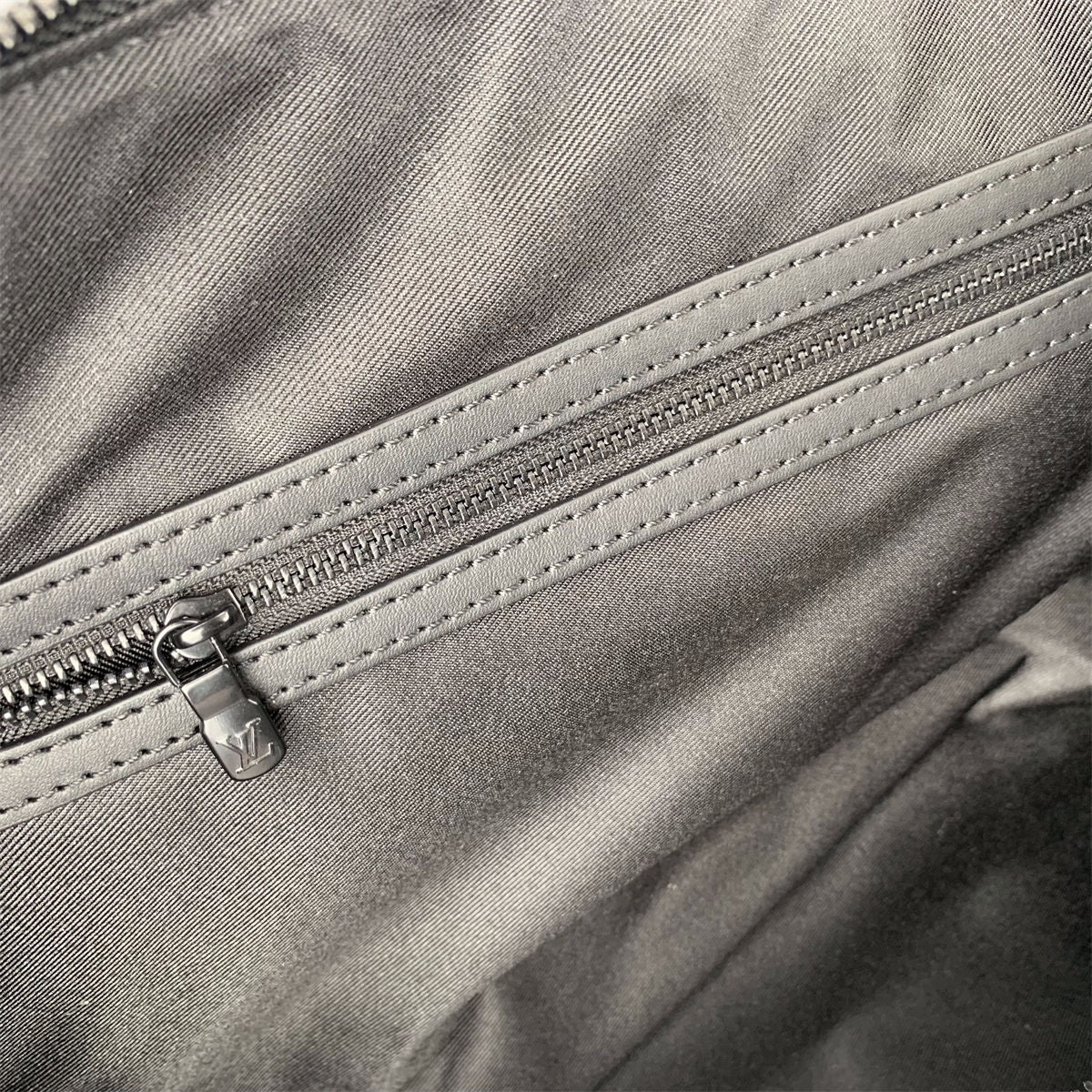LV KEEPALL BANDOULIERE  GRAPHITE 50 BLACk