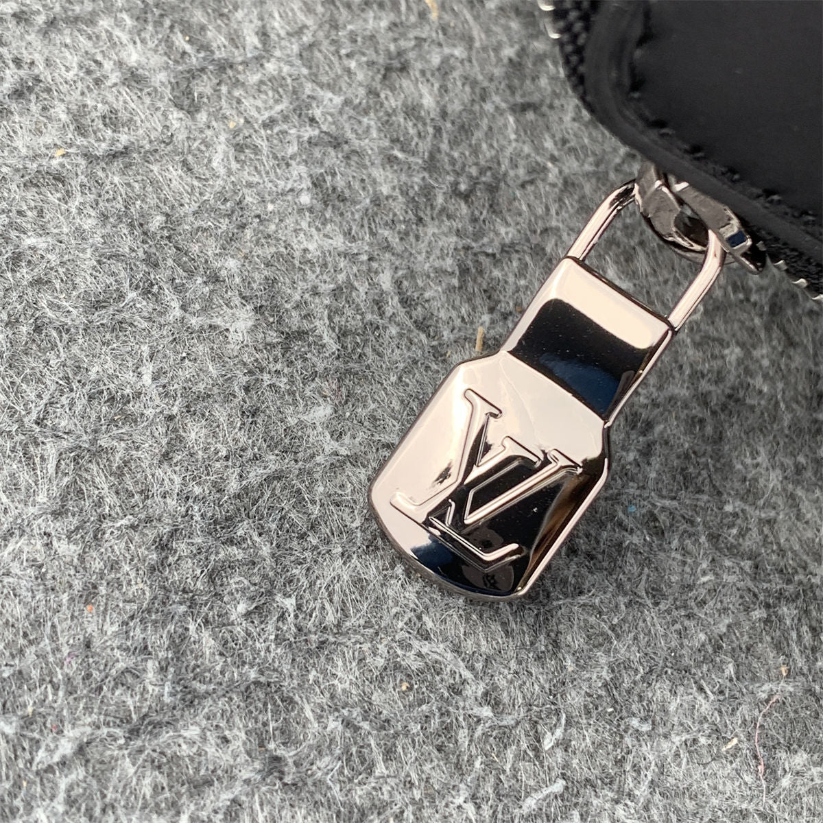 LV Avenue Sling Bag Monogram