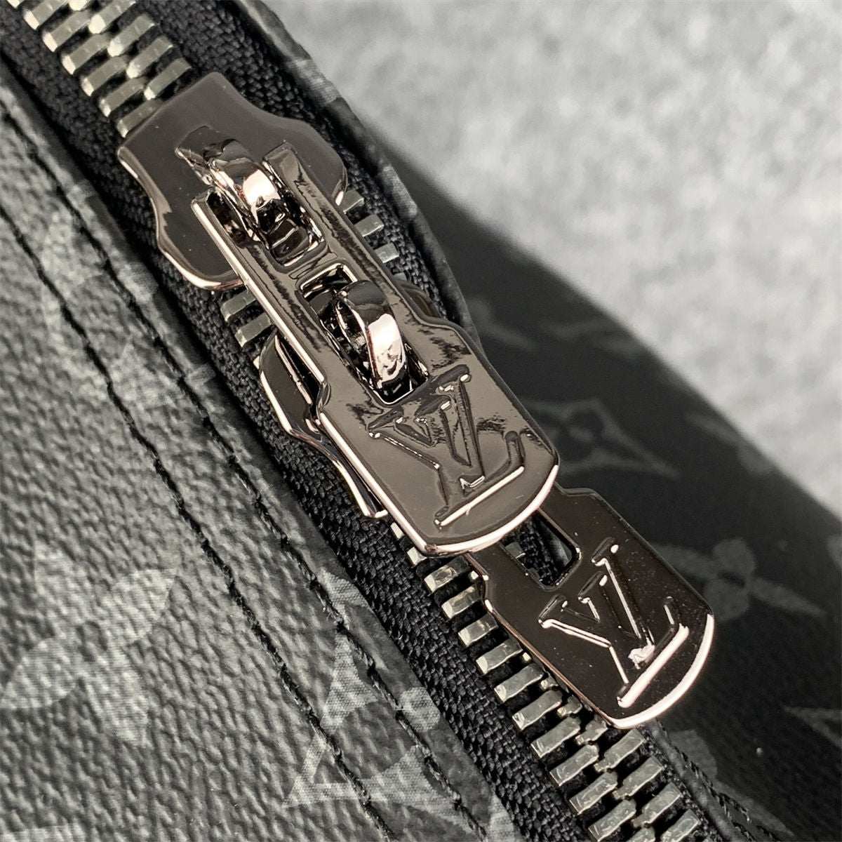 LV KEEPALL BANDOULIERE  ECLIPSE 50