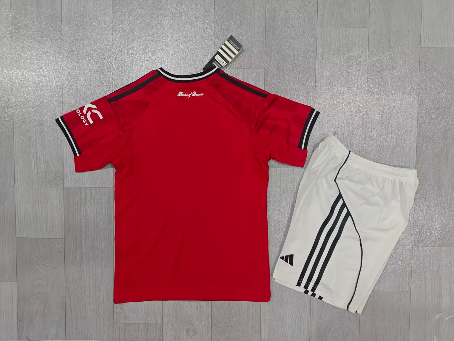 KIDS Manchester United 2025/26 Home Kit (Jersey & Shorts Set)