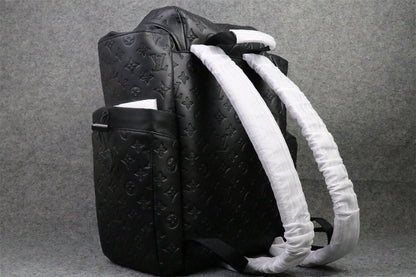 LV DISCOVERY BACKPACK 'SHADOW BLACK'