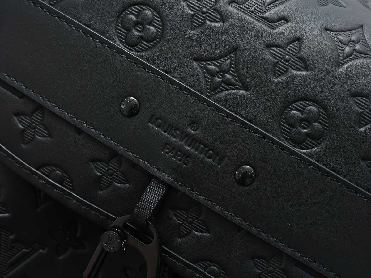 LV DISCOVERY BACKPACK 'SHADOW BLACK'