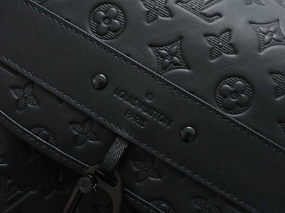 LV DISCOVERY BACKPACK 'SHADOW BLACK'