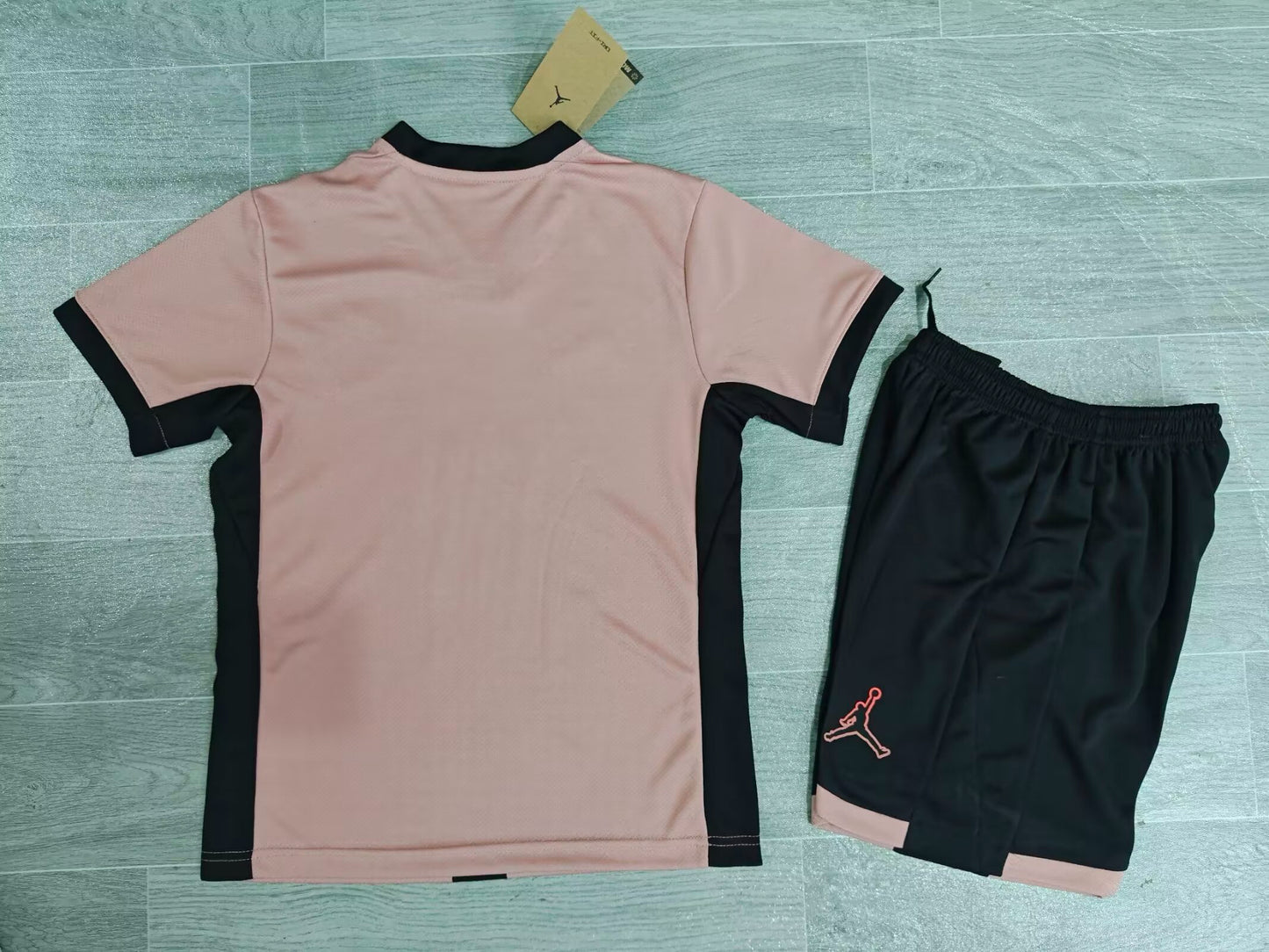 KIDS Paris Saint-Germain x Jordan Brand “Pink” Special Edition Kit (Jersey & Shorts Set)
