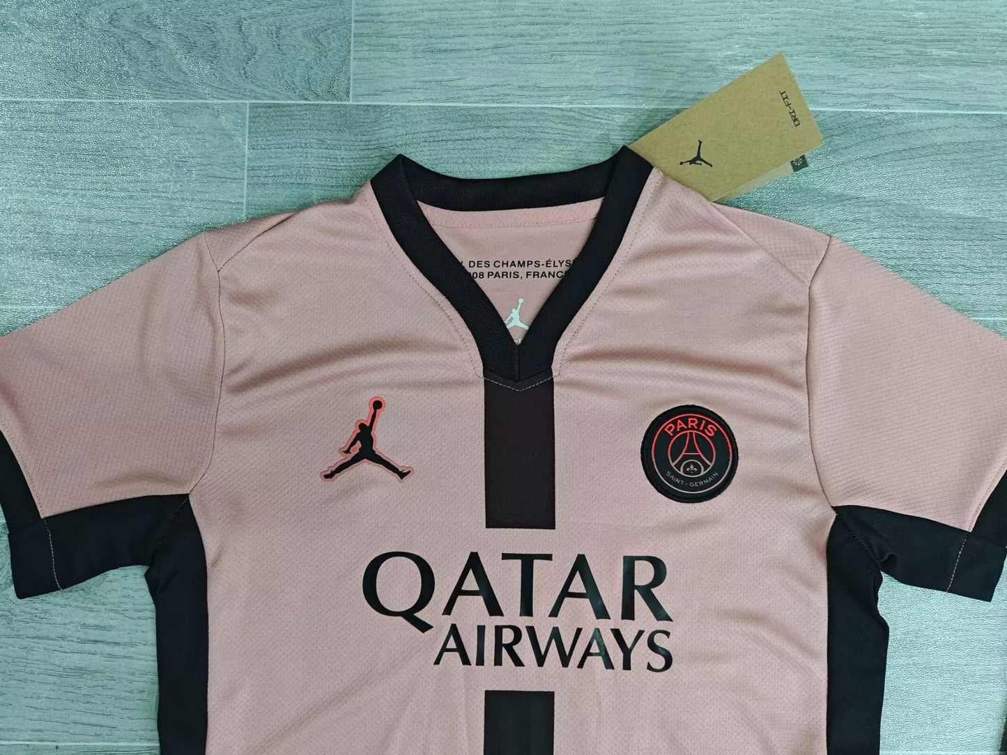 KIDS Paris Saint-Germain x Jordan Brand “Pink” Special Edition Kit (Jersey & Shorts Set)