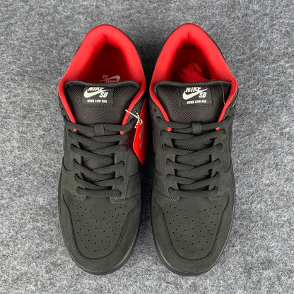 Supreme x Nike Dunk Low SB 'Black'