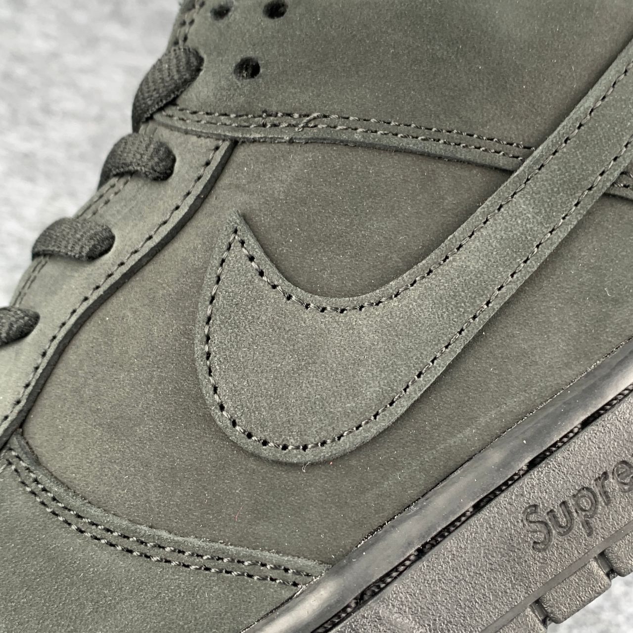 Supreme x Nike Dunk Low SB 'Black'