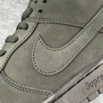 Supreme x Nike Dunk Low SB 'Black'