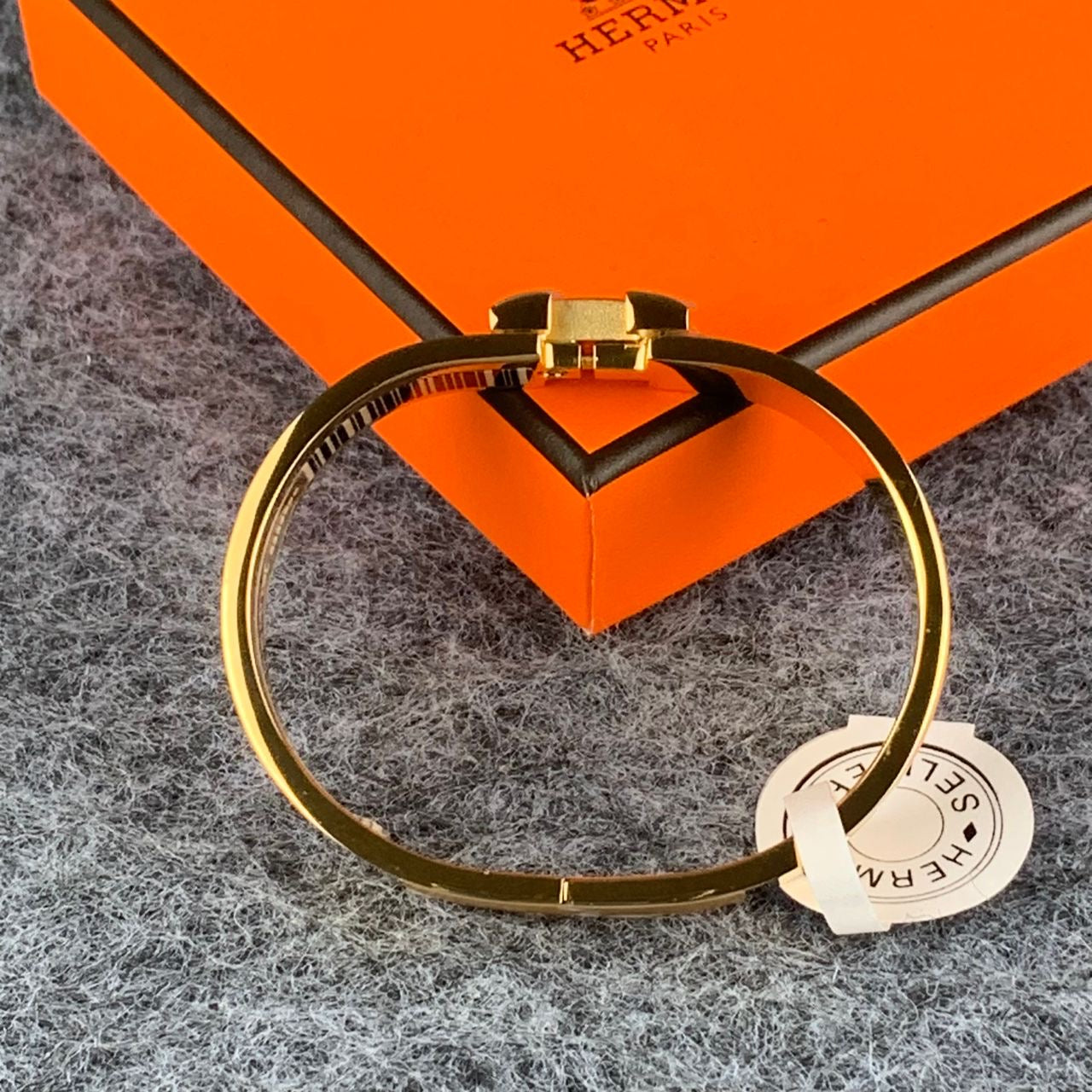 Click H Bracelet Beige (2)