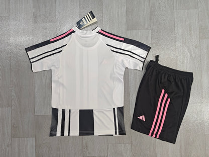 KIDS Juventus FC 2025/26 Home Kit (Jersey & Shorts Set)