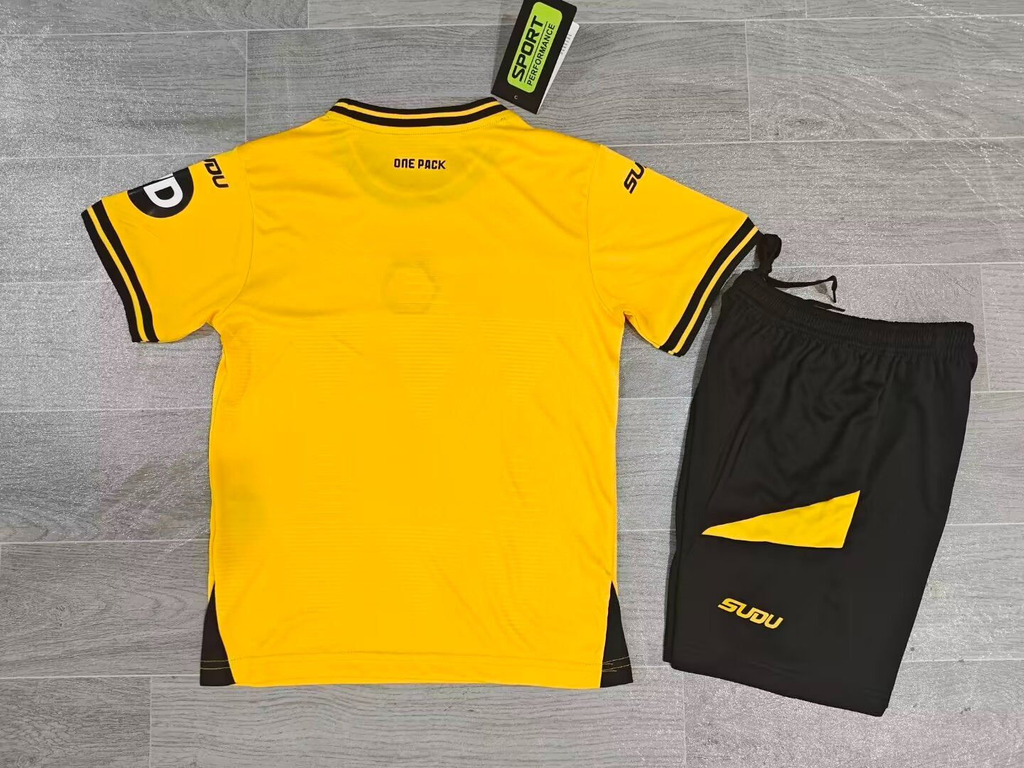KIDS Wolverhampton Wanderers FC Home Kit (Jersey & Shorts Set)