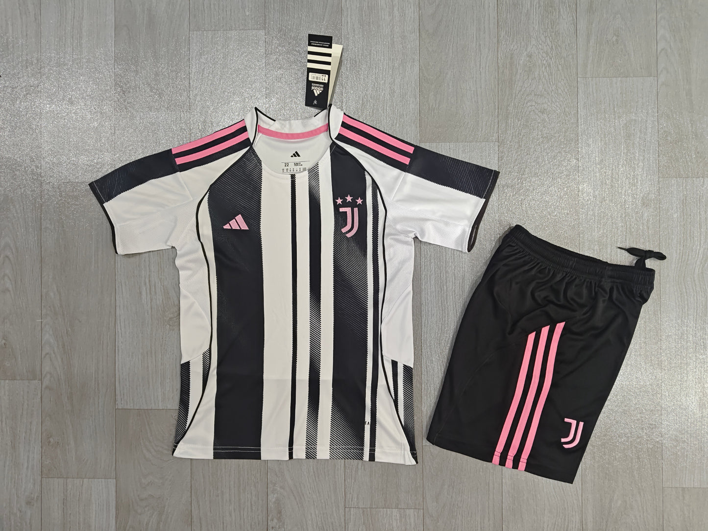 KIDS Juventus FC 2025/26 Home Kit (Jersey & Shorts Set)