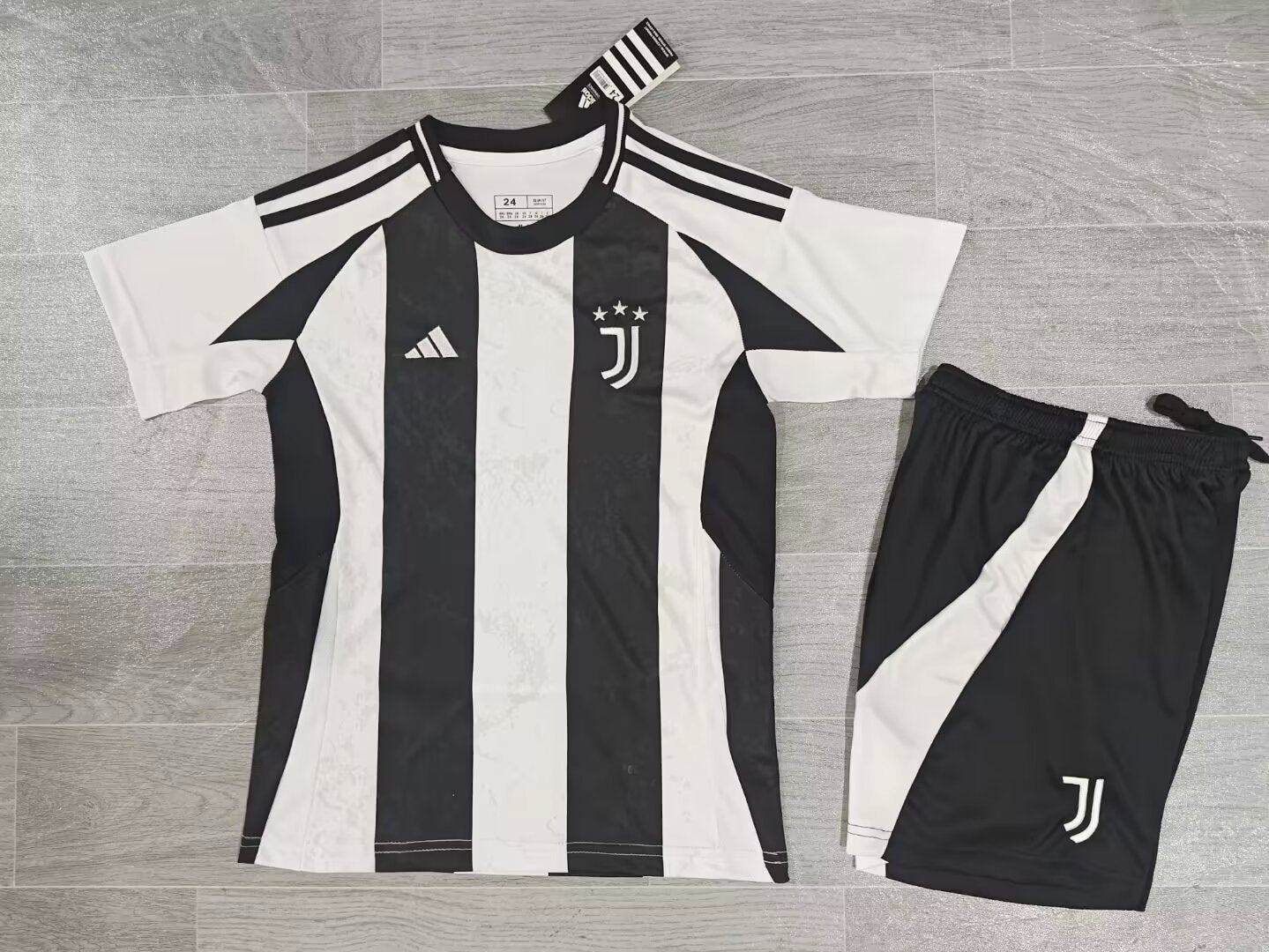 KIDS Juventus FC Home Kit (Jersey & Shorts Set)