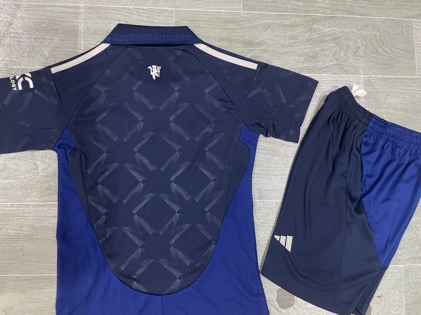 KIDS Manchester United FC 2024/25 Away Stadium Kit Set (Kids/Youth)