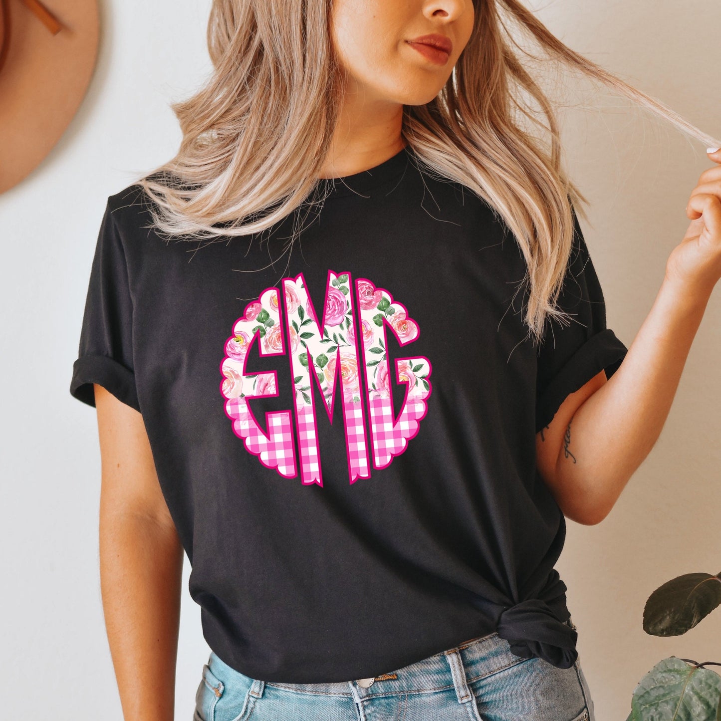 Scalloped Monogram Tees || Cute Monogrammed Shirts For Women || Mother's Day Gift || Personalized Shirts || Monogrammed Shirts || 10 Colors